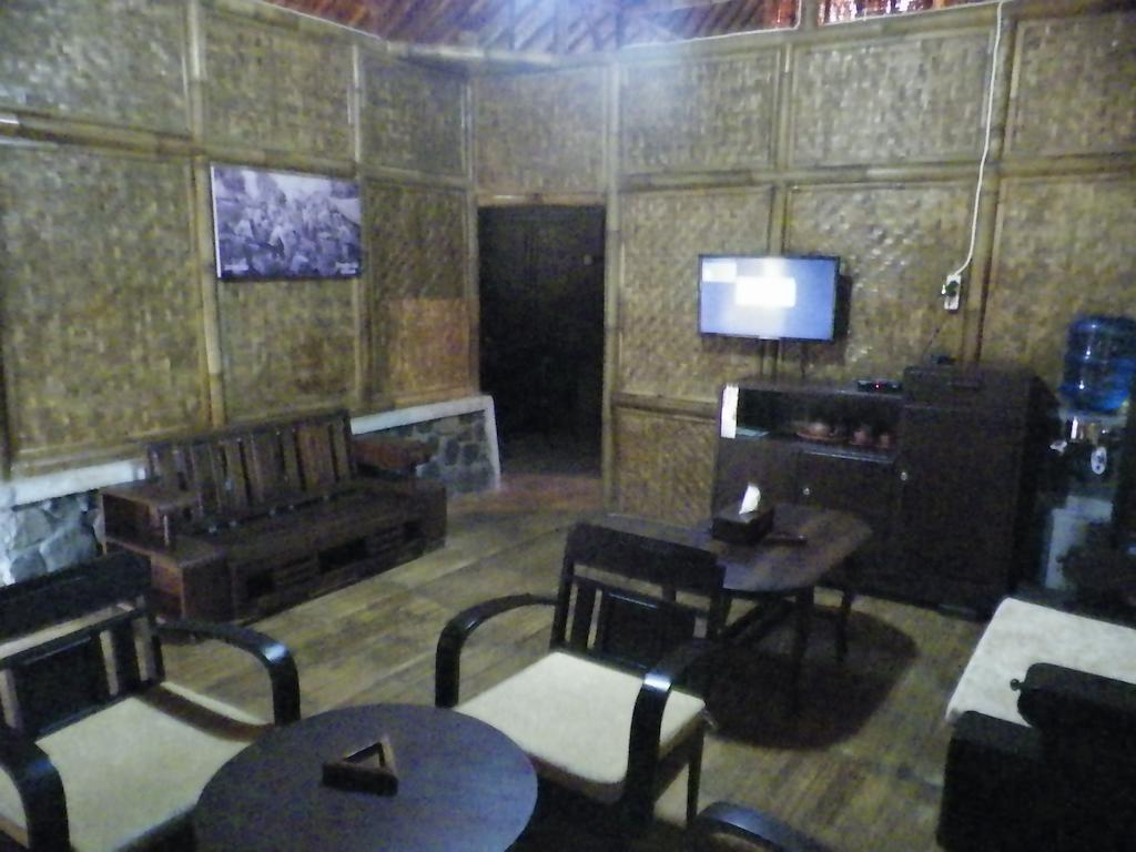 Villa Kampung Karuhun Sutan Raja Bandung Bilik gambar