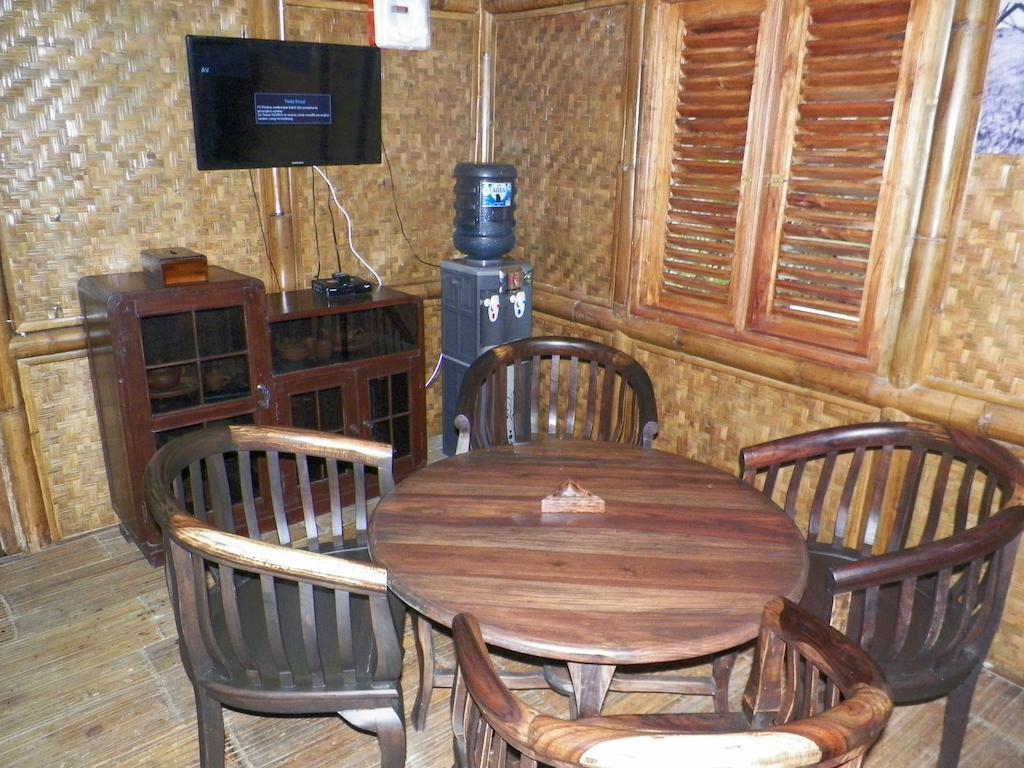 Villa Kampung Karuhun Sutan Raja Bandung Bilik gambar