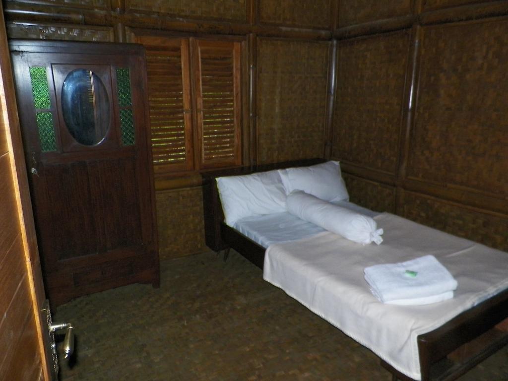 Villa Kampung Karuhun Sutan Raja Bandung Bilik gambar