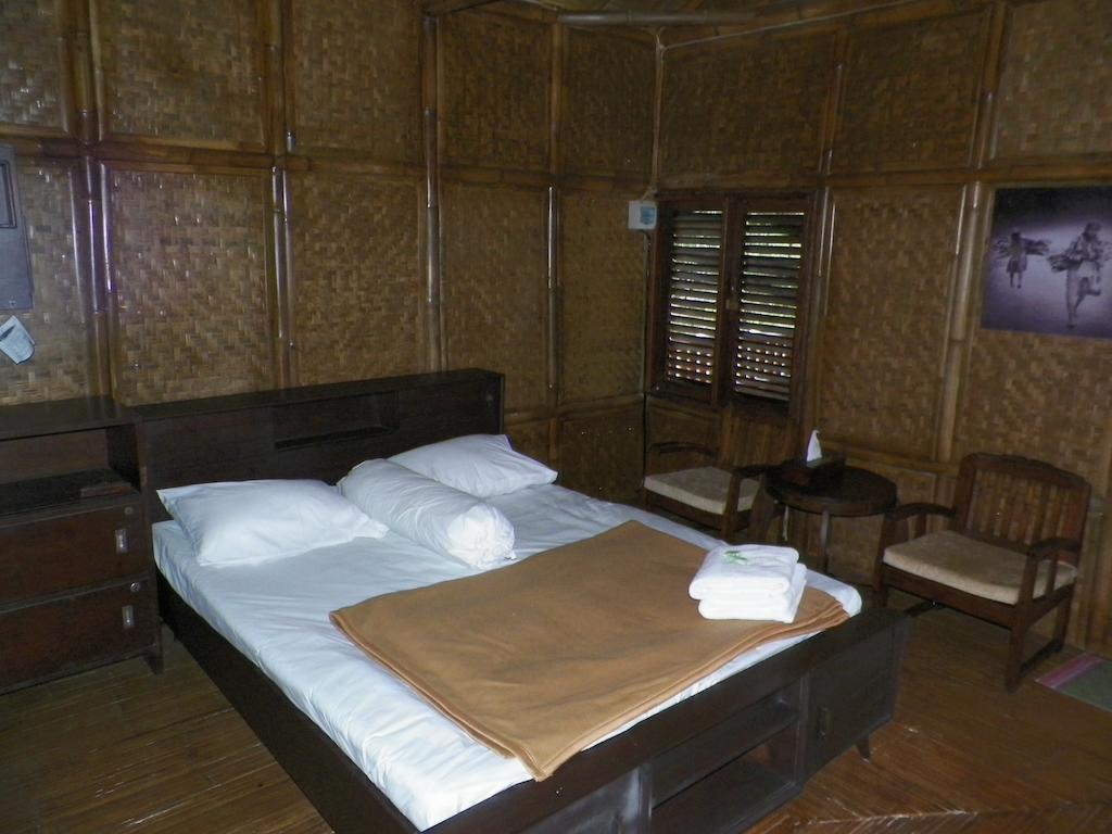 Villa Kampung Karuhun Sutan Raja Bandung Bilik gambar