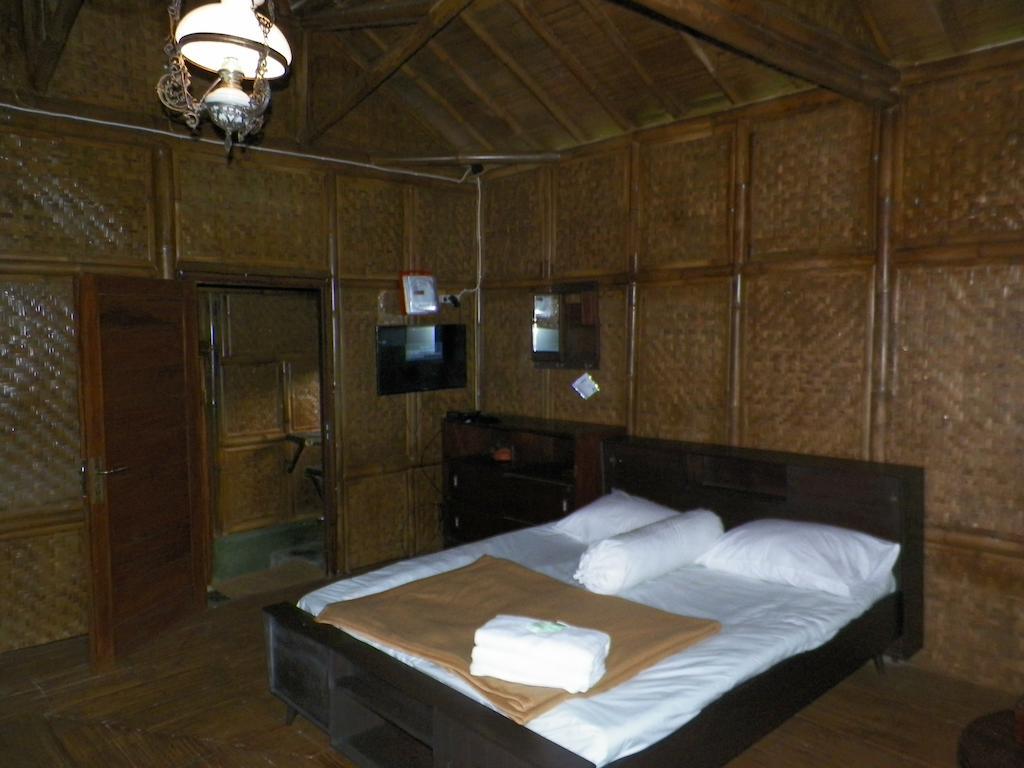 Villa Kampung Karuhun Sutan Raja Bandung Bilik gambar