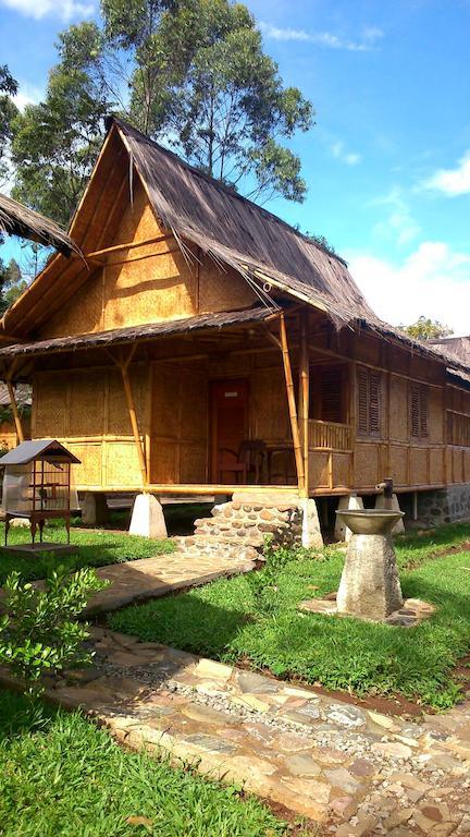 Villa Kampung Karuhun Sutan Raja Bandung Luaran gambar