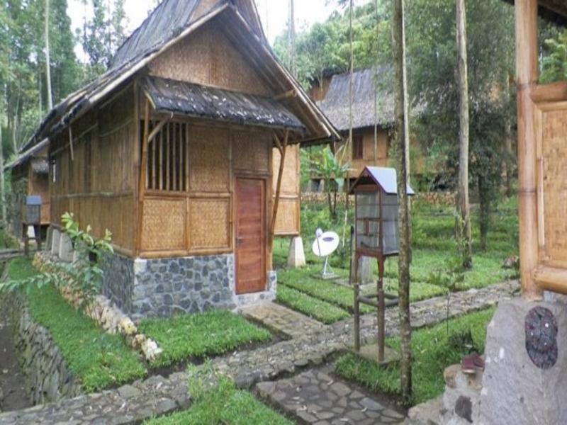 Villa Kampung Karuhun Sutan Raja Bandung Luaran gambar